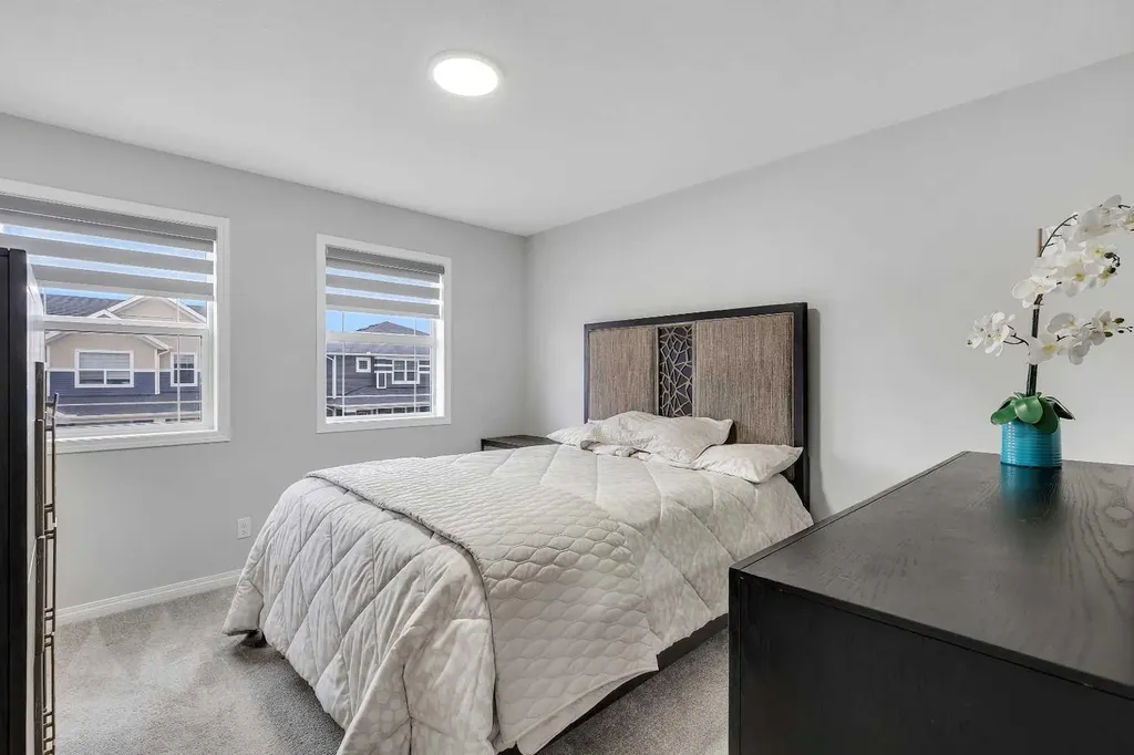 246 Midgrove Mews SW Airdrie AB T4B 5K8