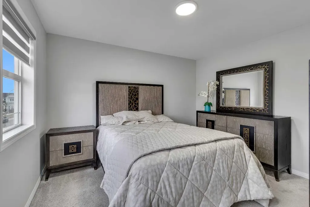 246 Midgrove Mews SW Airdrie AB T4B 5K8