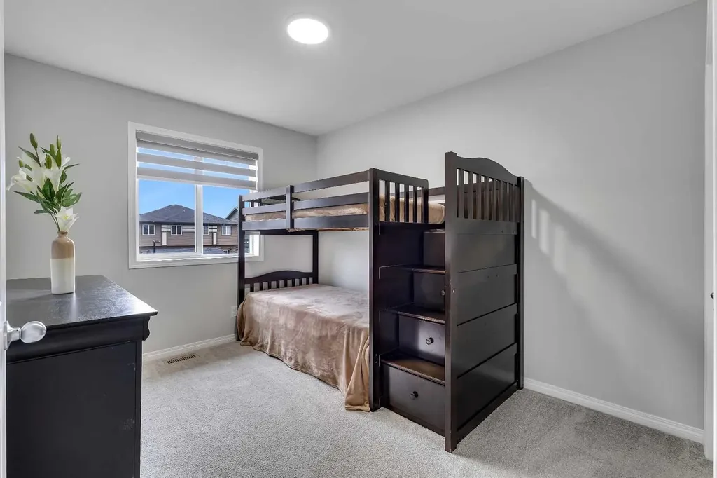 246 Midgrove Mews SW Airdrie AB T4B 5K8