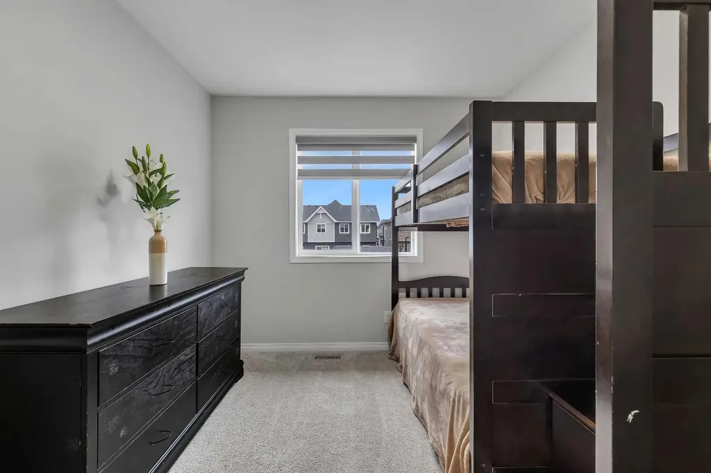 246 Midgrove Mews SW Airdrie AB T4B 5K8