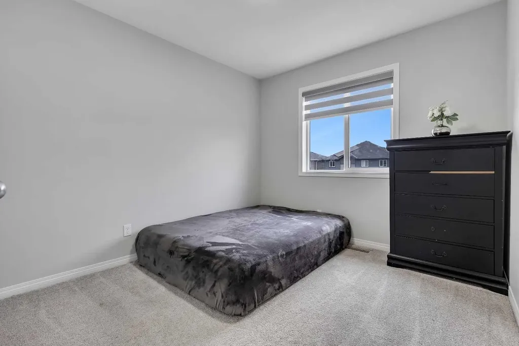 246 Midgrove Mews SW Airdrie AB T4B 5K8
