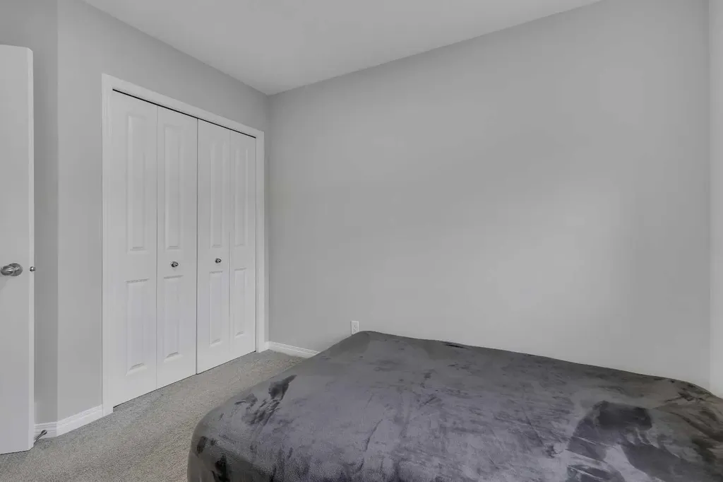 246 Midgrove Mews SW Airdrie AB T4B 5K8