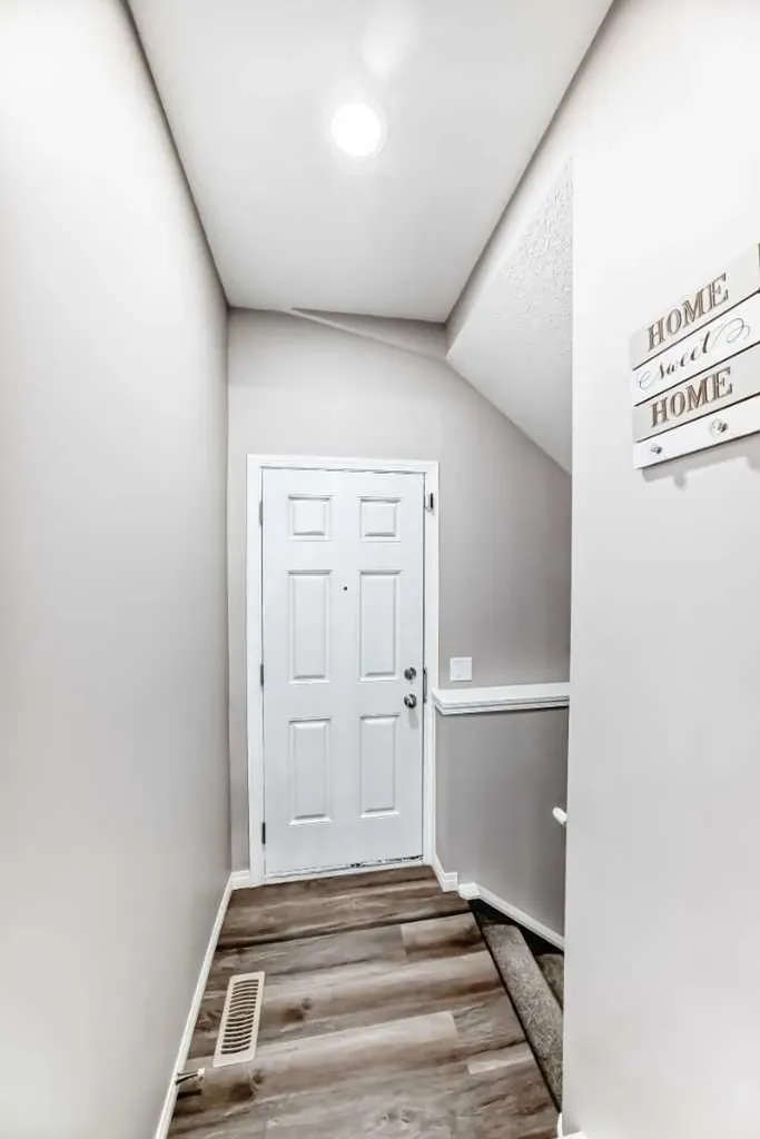 246 Midgrove Mews SW Airdrie AB T4B 5K8