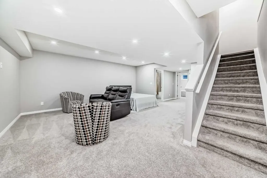 246 Midgrove Mews SW Airdrie AB T4B 5K8