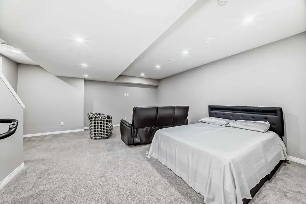 246 Midgrove Mews SW Airdrie AB T4B 5K8