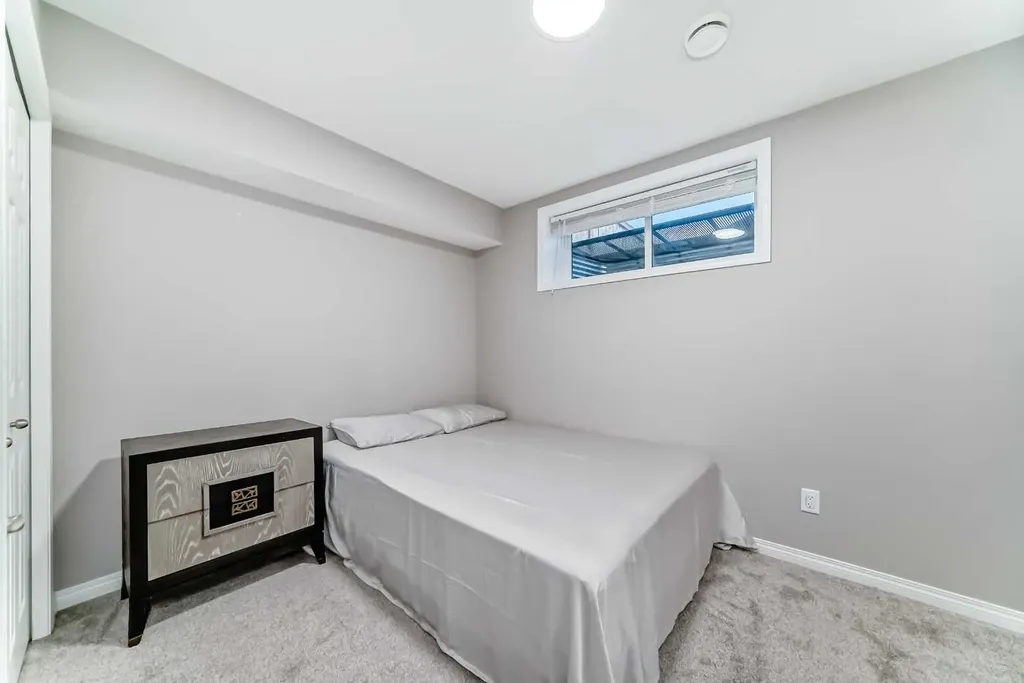 246 Midgrove Mews SW Airdrie AB T4B 5K8