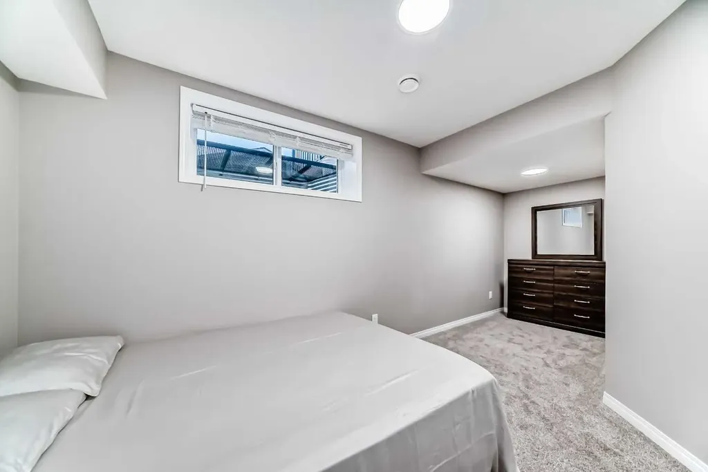 246 Midgrove Mews SW Airdrie AB T4B 5K8