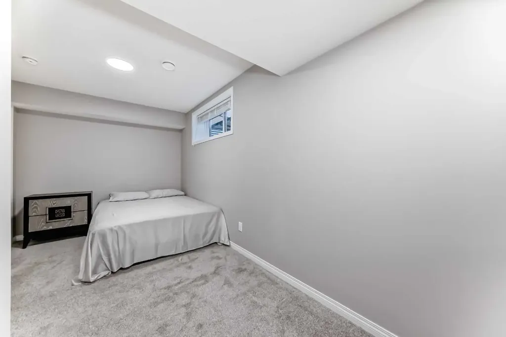 246 Midgrove Mews SW Airdrie AB T4B 5K8