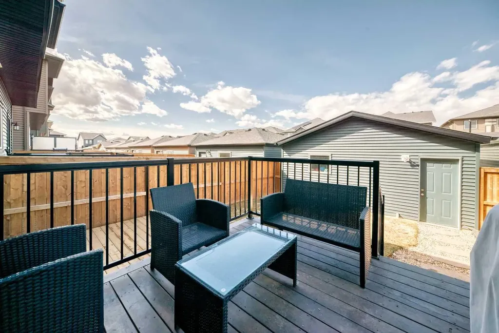246 Midgrove Mews SW Airdrie AB T4B 5K8