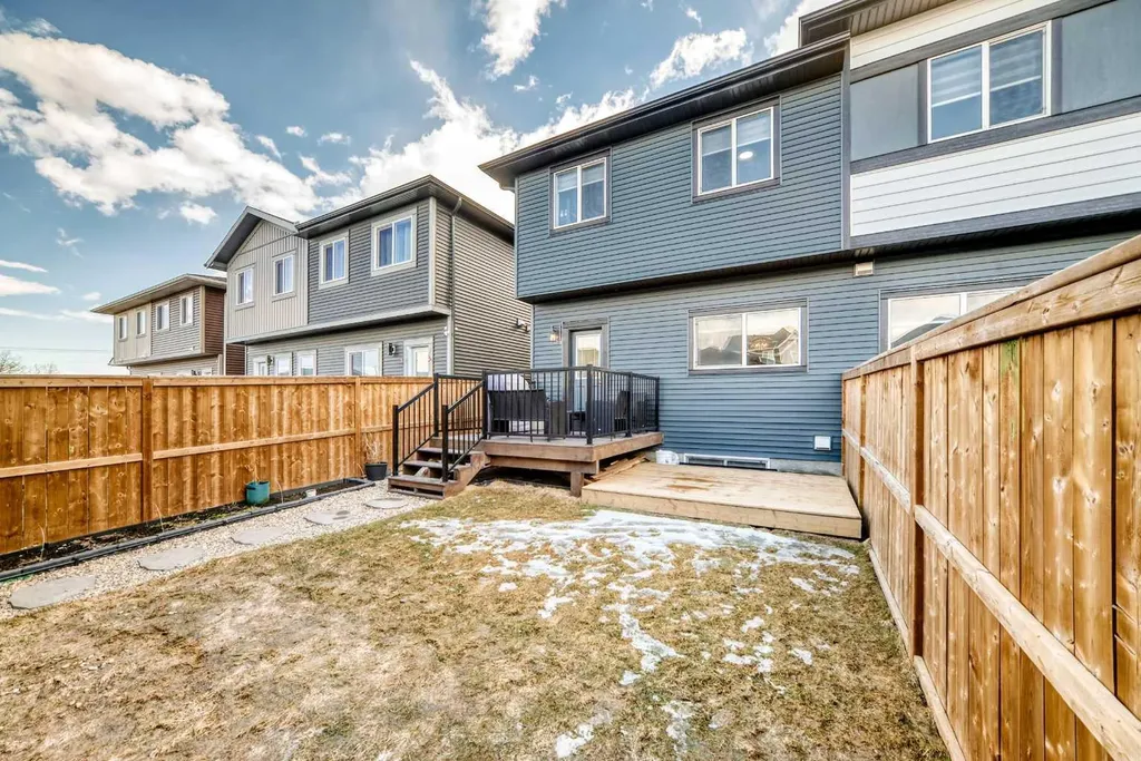 246 Midgrove Mews SW Airdrie AB T4B 5K8