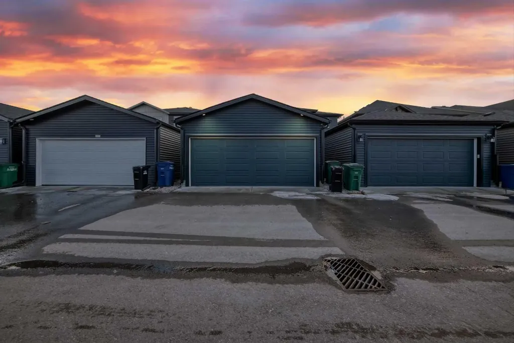 246 Midgrove Mews SW Airdrie AB T4B 5K8