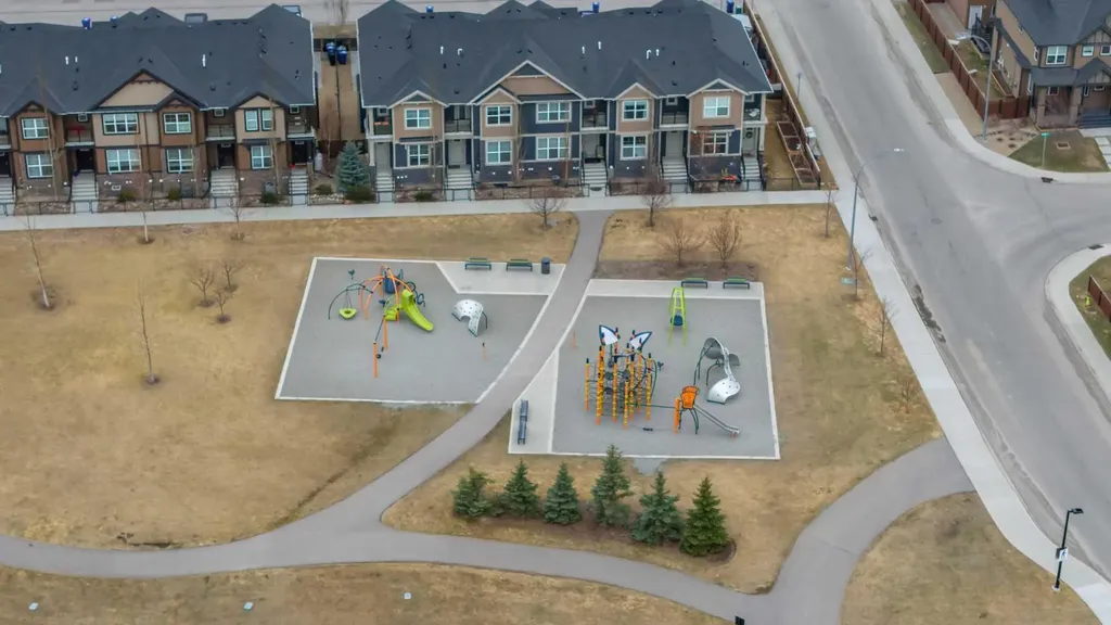 246 Midgrove Mews SW Airdrie AB T4B 5K8