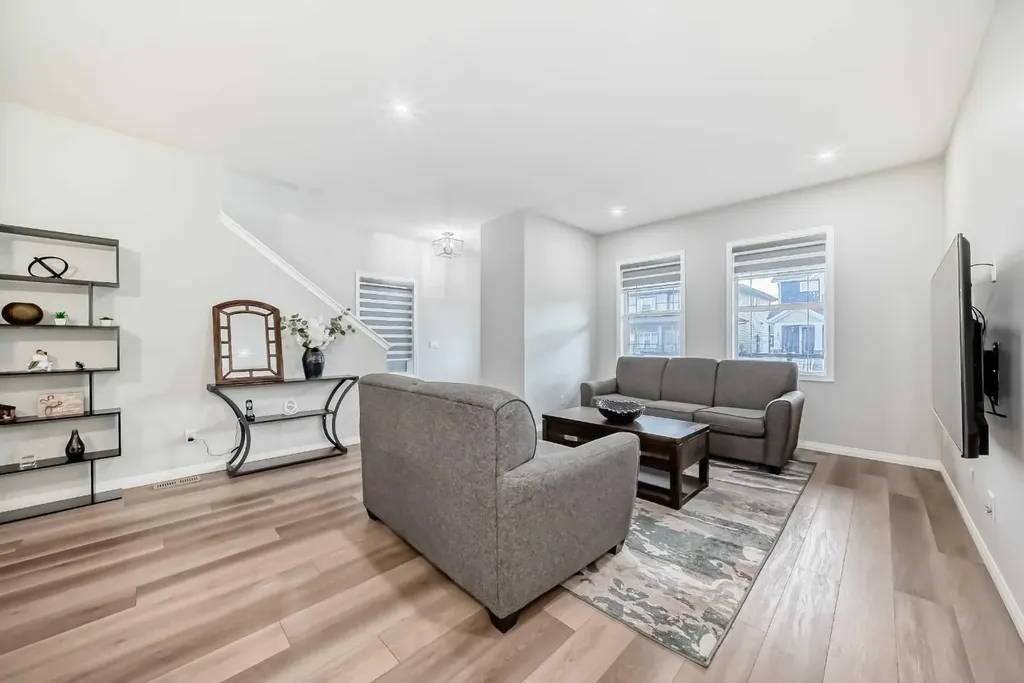 246 Midgrove Mews SW Airdrie AB T4B 5K8