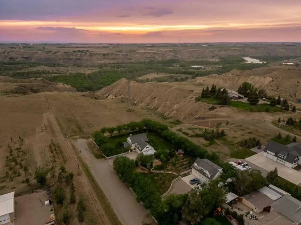 215008 Township Road 94 Rural Lethbridge County AB T1J 5R4