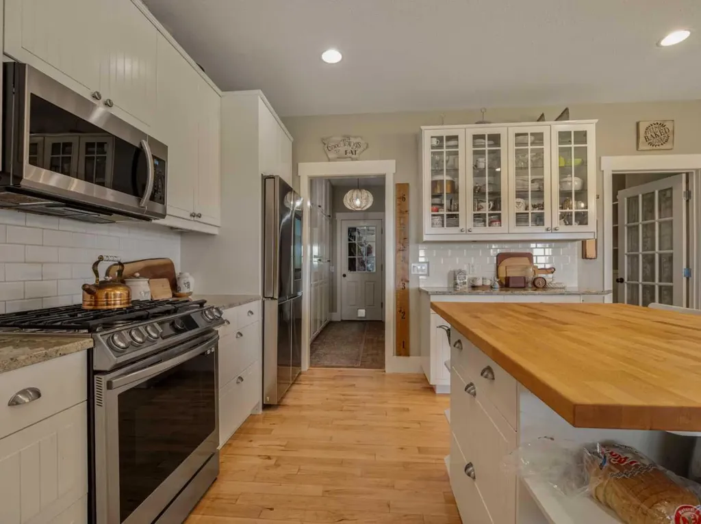 215008 Township Road 94 Rural Lethbridge County AB T1J 5R4