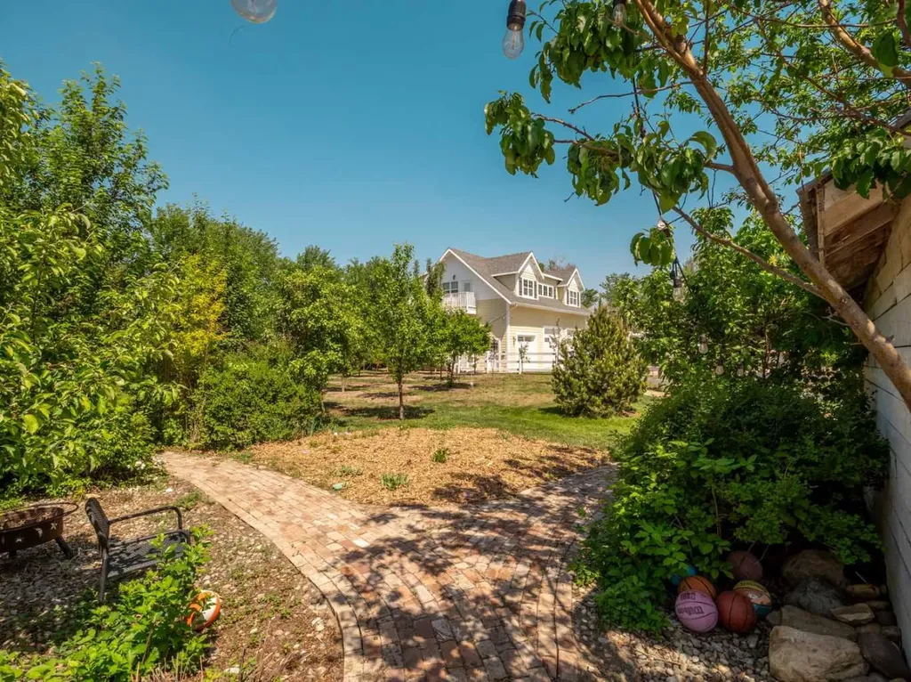 215008 Township Road 94 Rural Lethbridge County AB T1J 5R4