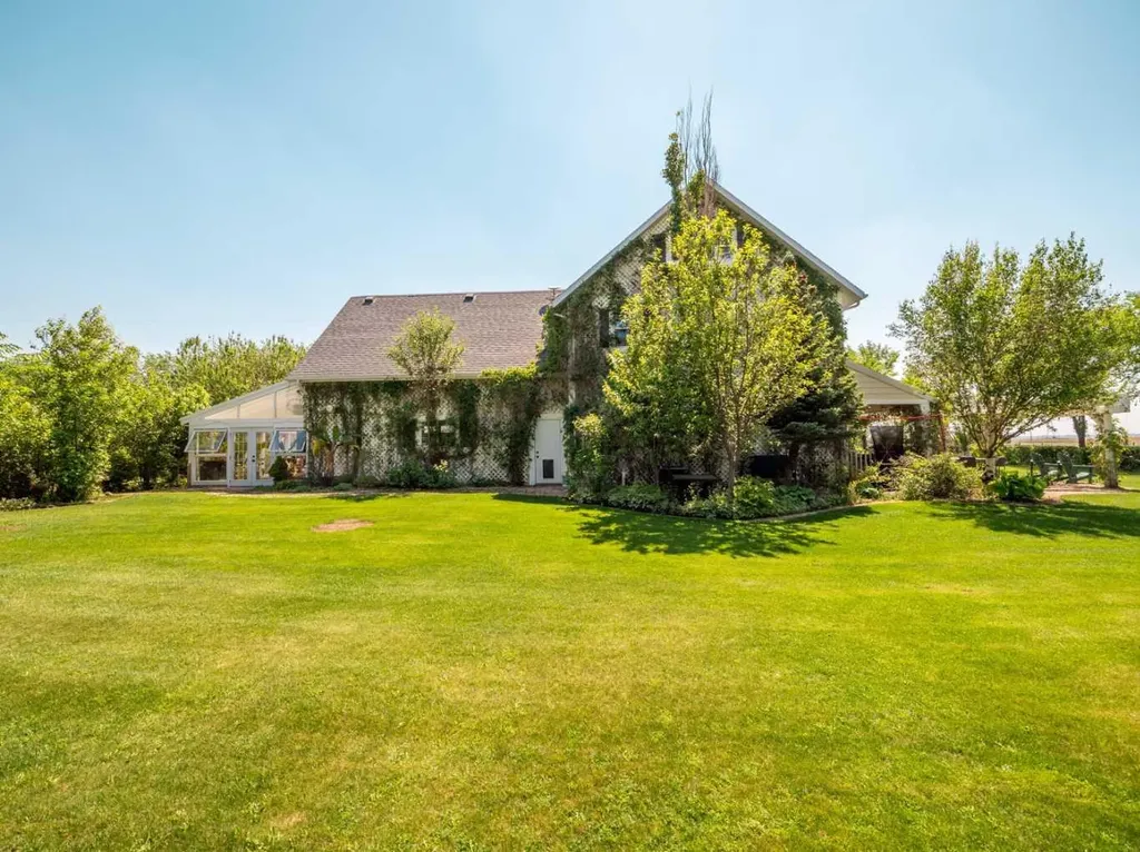 215008 Township Road 94 Rural Lethbridge County AB T1J 5R4