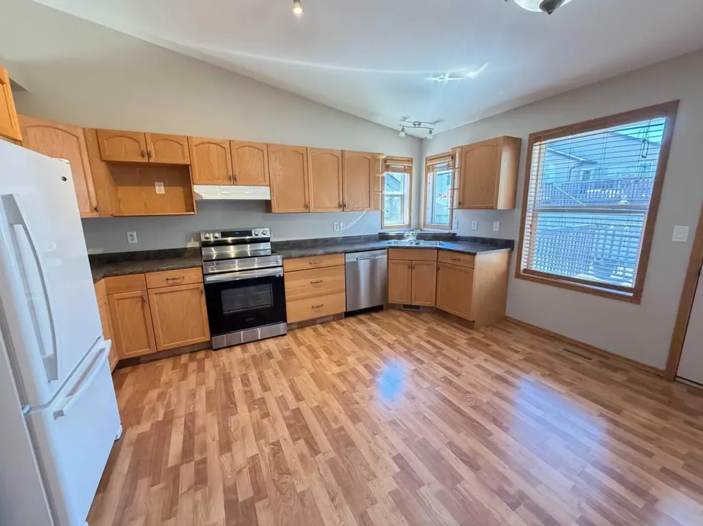 144 Pinnacle Avenue Grande Prairie AB T8W 0A9