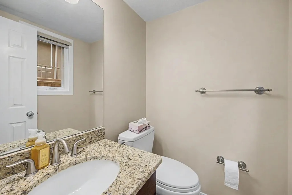 1206 19 Avenue NW Calgary AB T2M 1A2
