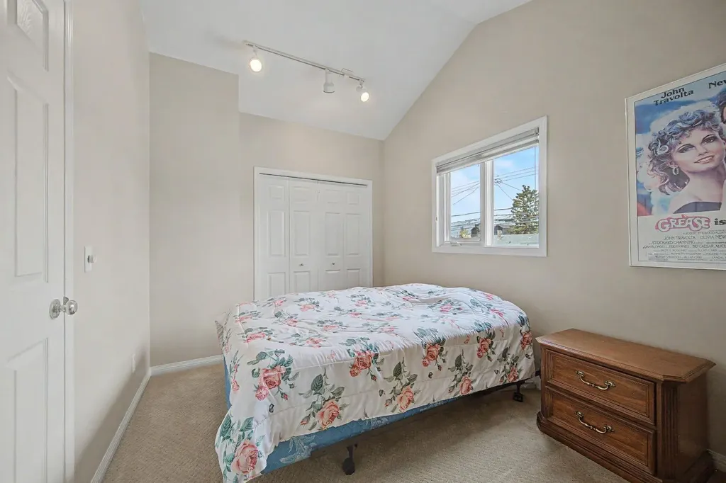 1206 19 Avenue NW Calgary AB T2M 1A2