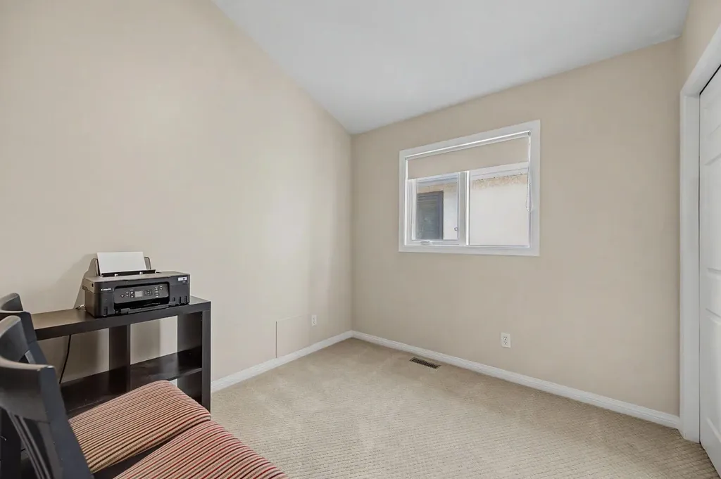1206 19 Avenue NW Calgary AB T2M 1A2