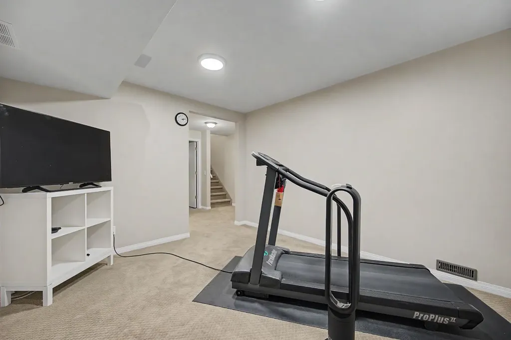 1206 19 Avenue NW Calgary AB T2M 1A2
