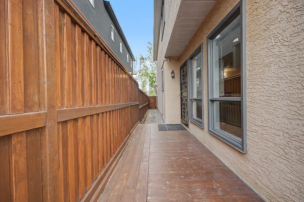 1206 19 Avenue NW Calgary AB T2M 1A2