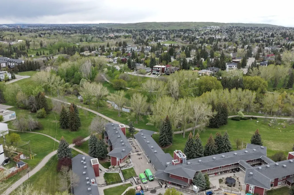 1206 19 Avenue NW Calgary AB T2M 1A2