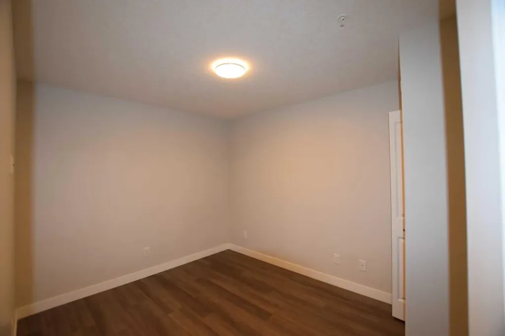 6118 80 Calgary AB T3J 0S6