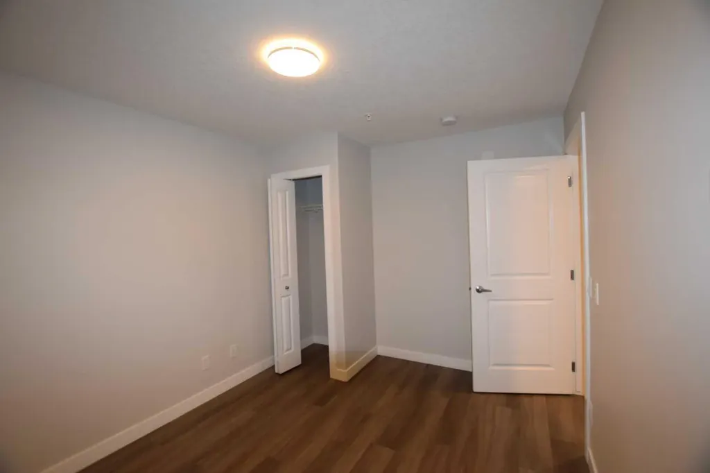 6118 80 Calgary AB T3J 0S6