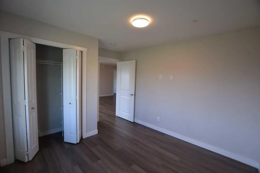 6118 80 Calgary AB T3J 0S6