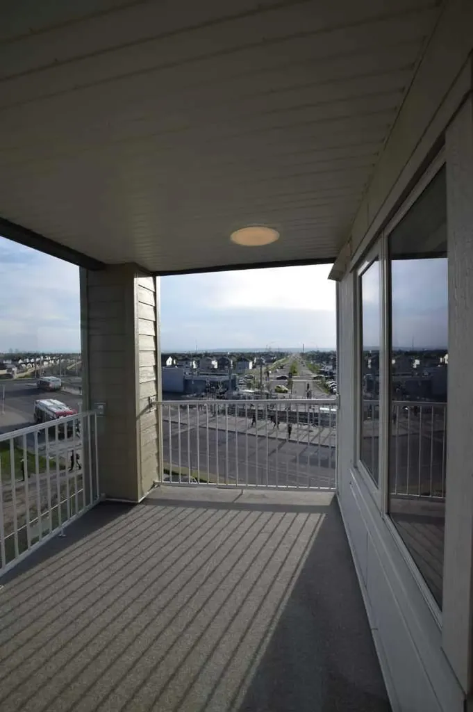 6118 80 Calgary AB T3J 0S6