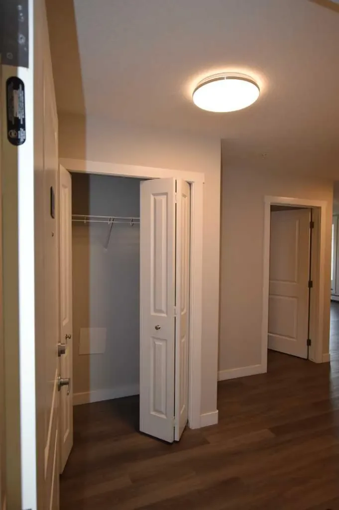 6118 80 Calgary AB T3J 0S6