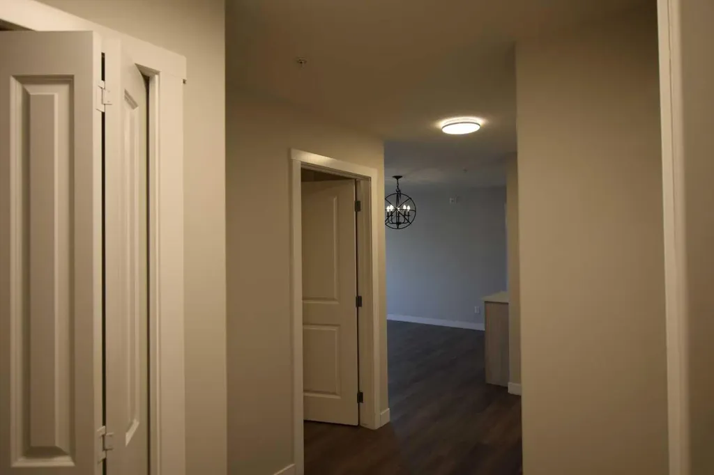 6118 80 Calgary AB T3J 0S6