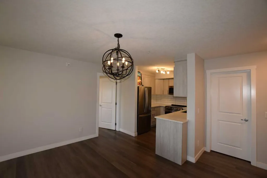 6118 80 Calgary AB T3J 0S6