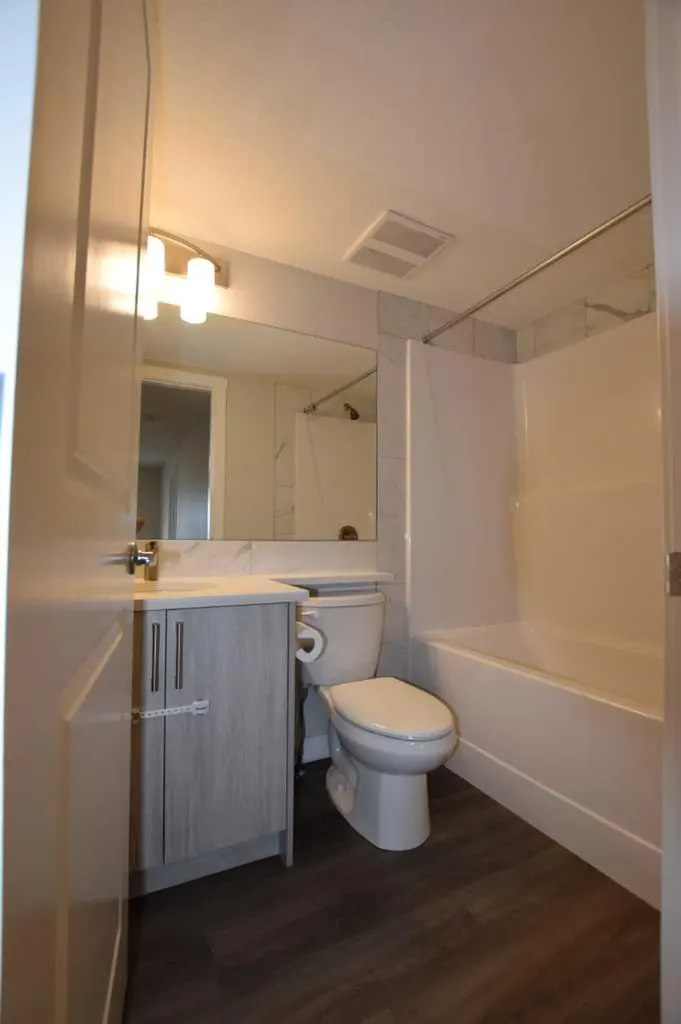 6118 80 Calgary AB T3J 0S6
