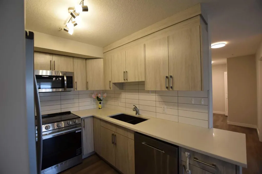 6118 80 Calgary AB T3J 0S6