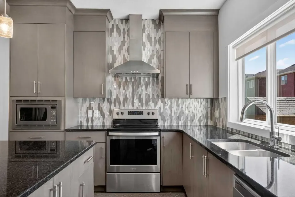 77 Saddlestone Place NE Calgary AB T3J 0Z6