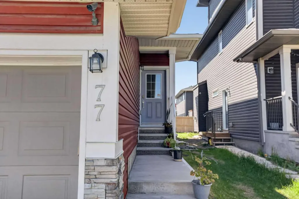 77 Saddlestone Place NE Calgary AB T3J 0Z6