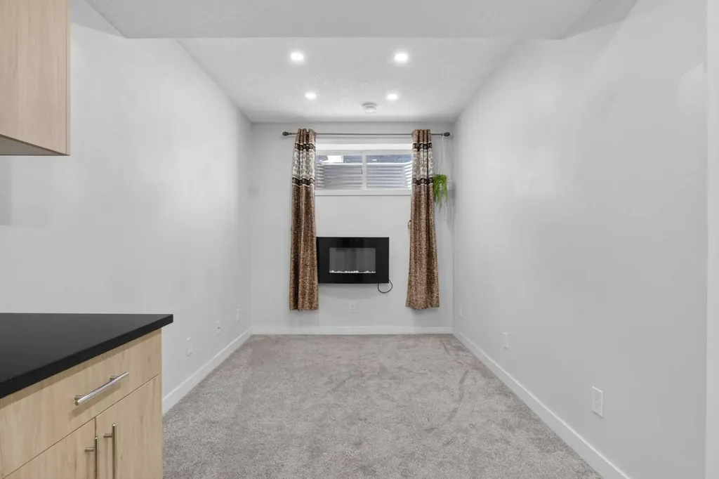 77 Saddlestone Place NE Calgary AB T3J 0Z6