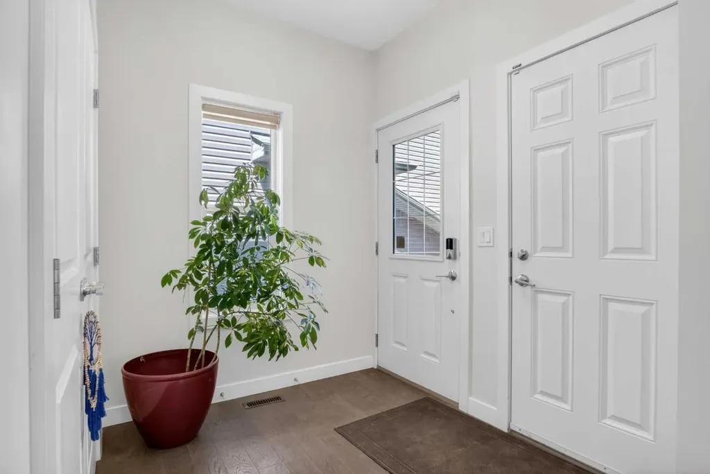 77 Saddlestone Place NE Calgary AB T3J 0Z6