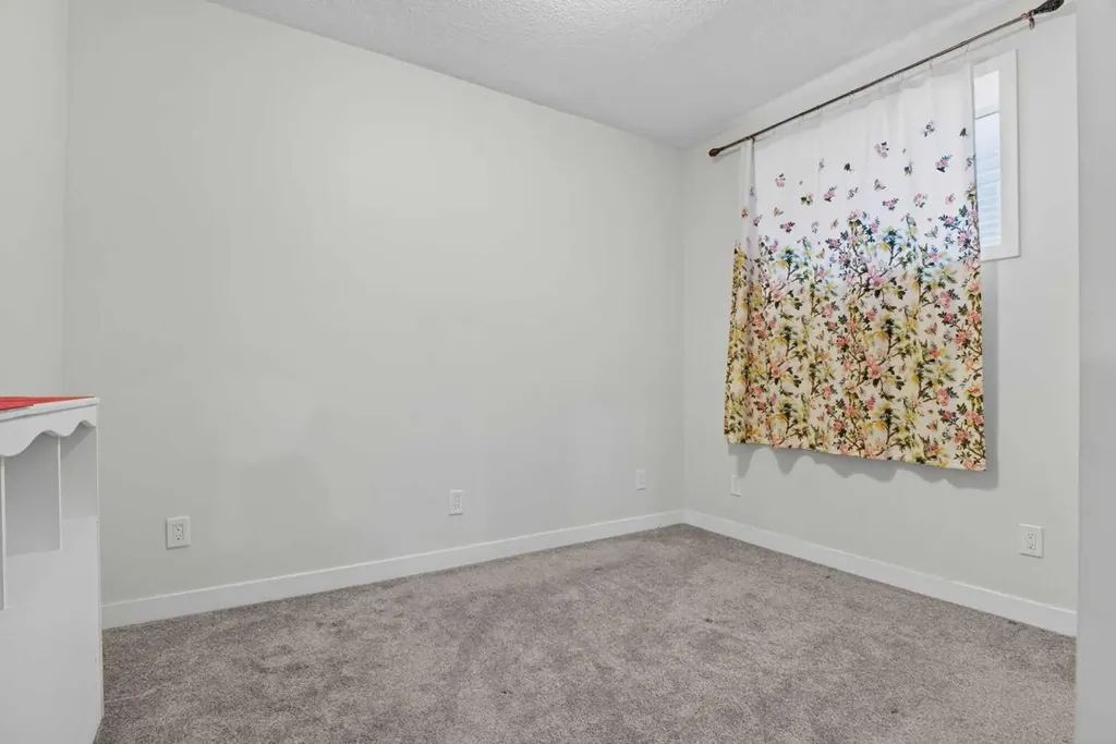 77 Saddlestone Place NE Calgary AB T3J 0Z6