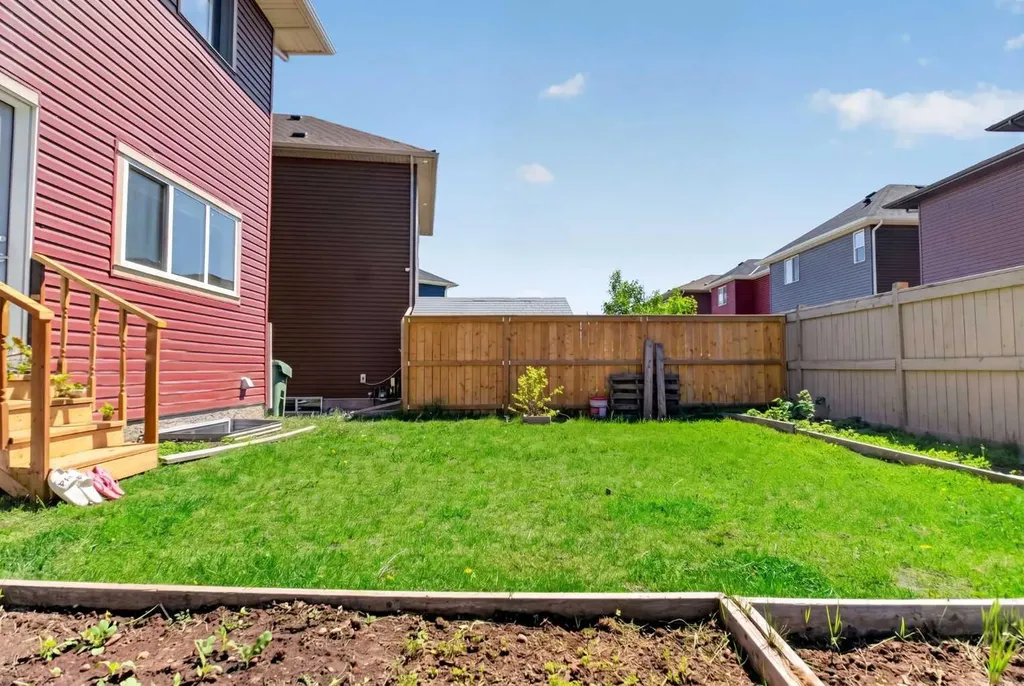 77 Saddlestone Place NE Calgary AB T3J 0Z6