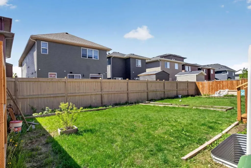77 Saddlestone Place NE Calgary AB T3J 0Z6