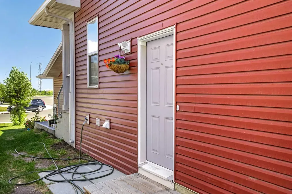 77 Saddlestone Place NE Calgary AB T3J 0Z6