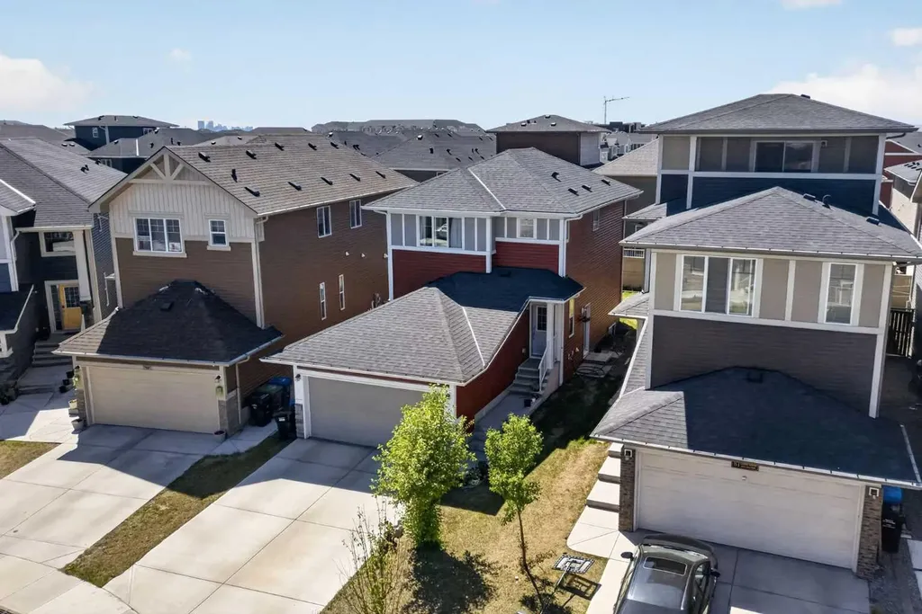 77 Saddlestone Place NE Calgary AB T3J 0Z6