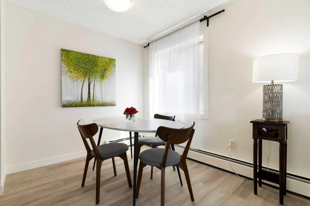 2414 14a Street SW Calgary AB T2T 5X3