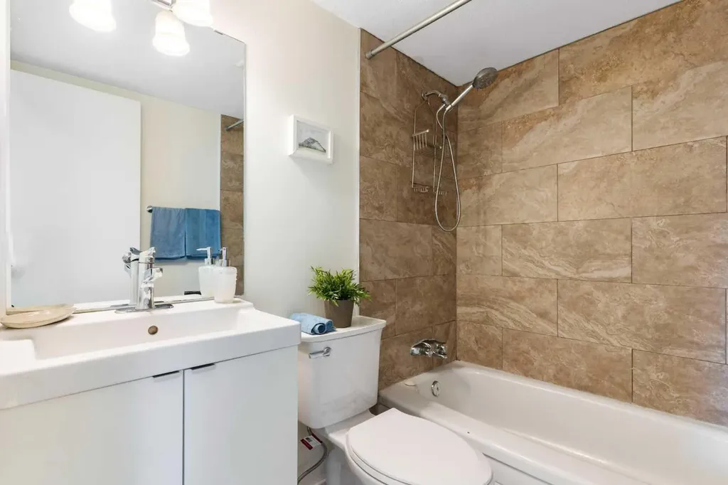 2414 14a Street SW Calgary AB T2T 5X3