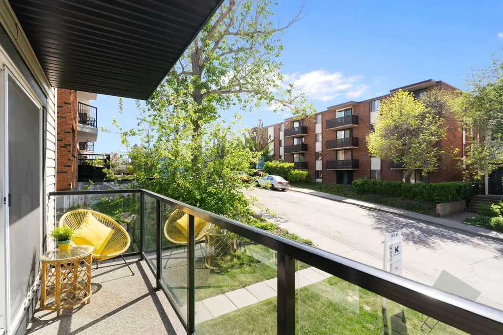 2414 14a Street SW Calgary AB T2T 5X3