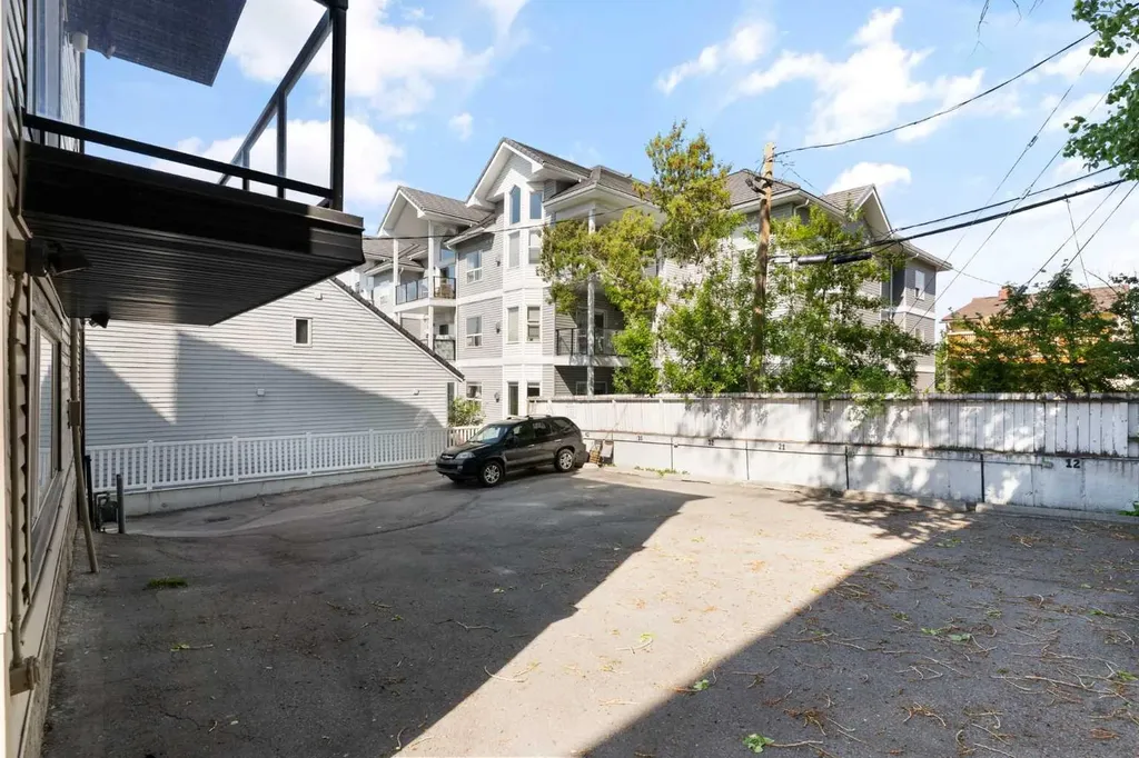 2414 14a Street SW Calgary AB T2T 5X3